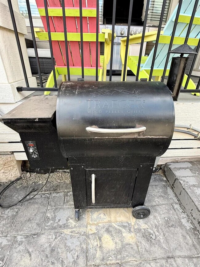 Building Photo - 15557 W 95th Ave