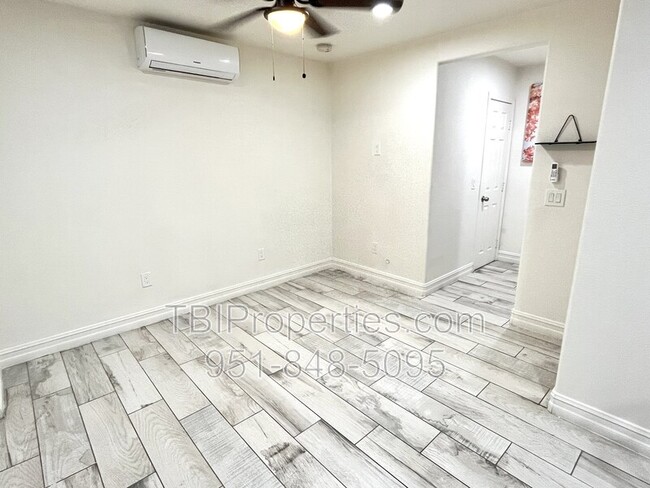 Building Photo - 5063 Pearblossom Dr