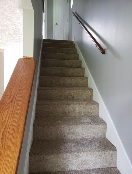 Building Photo - 445 Claircrest Dr