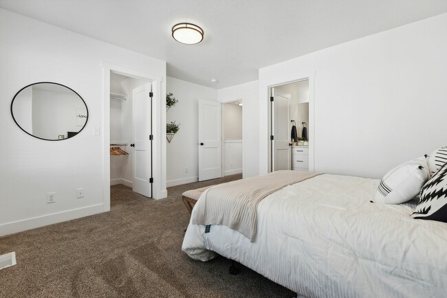Jefferson Master Bedroom Wall II - Madison Towns
