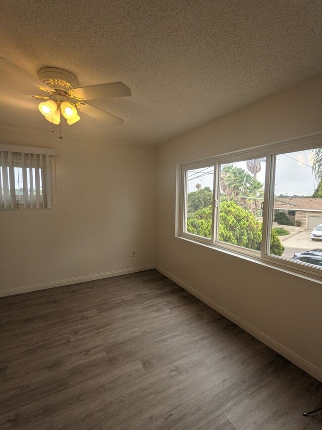 Building Photo - Updated 5 bedroom 3 bathroom house w/ HUGE YARD