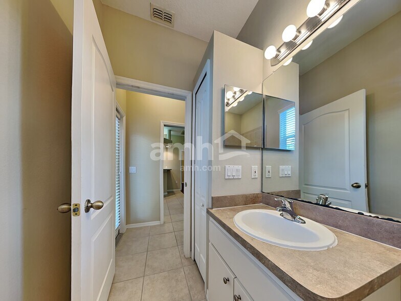 Building Photo - 8452 Fenholloway Ct