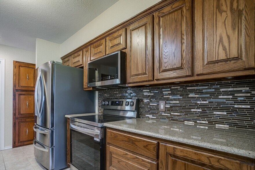 Building Photo - 1804 Impala Dr