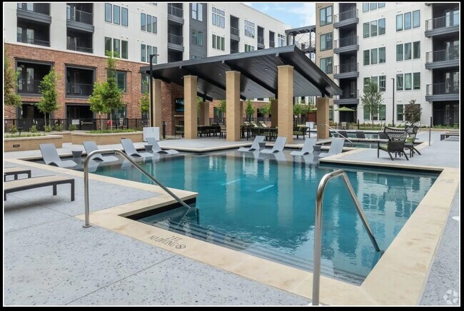 Building Photo - 541 J Pl