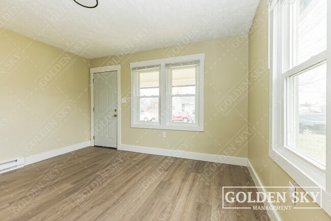 Building Photo - 1421 W 14th St