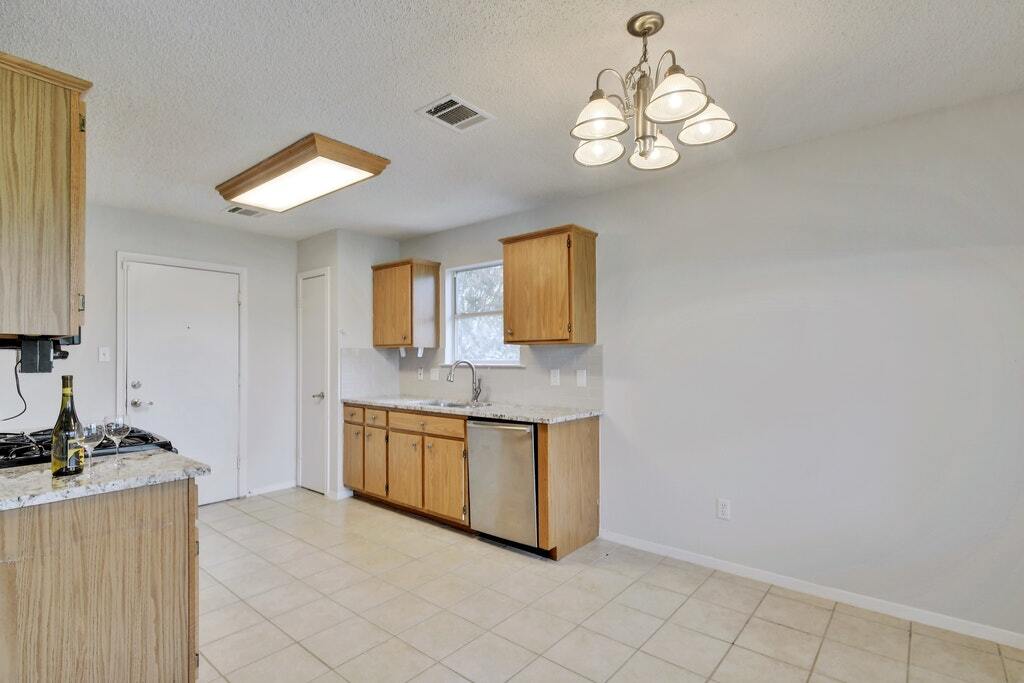 Building Photo - 1609 Lantern Light Dr