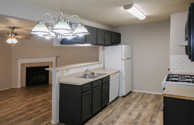 Building Photo - 9105 Sanger Dr