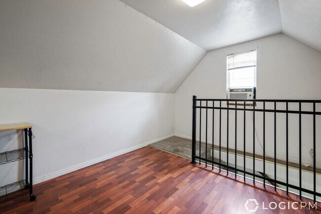 Building Photo - 194 E 4800 S