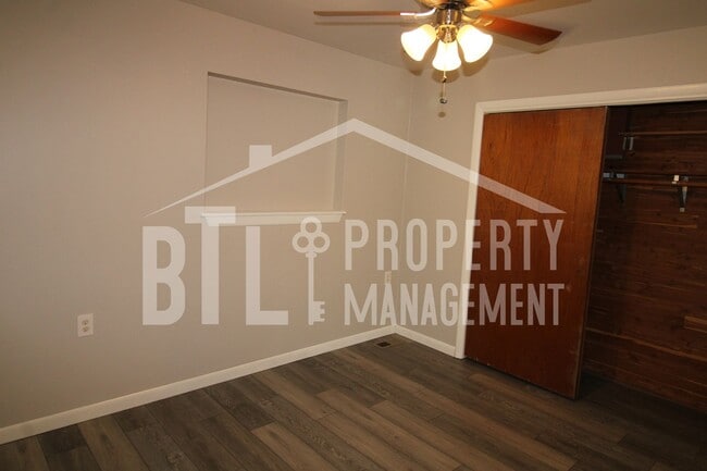 Building Photo - Beautiful Home with a Lakeview! Bonus Sunroom!