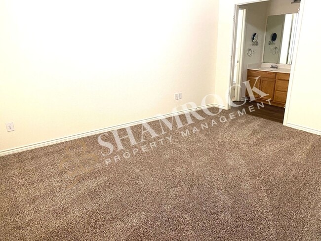 Building Photo - Surrey Ridge Duplex