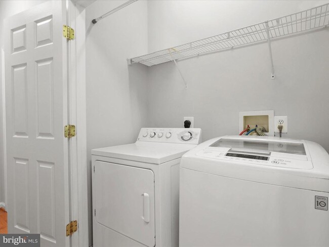 Building Photo - 4815 Dashiell Pl