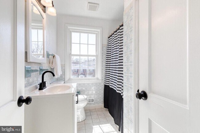 Building Photo - 130 Dumbarton Rd