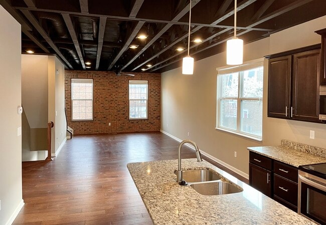 Building Photo - 219 Ice Ave