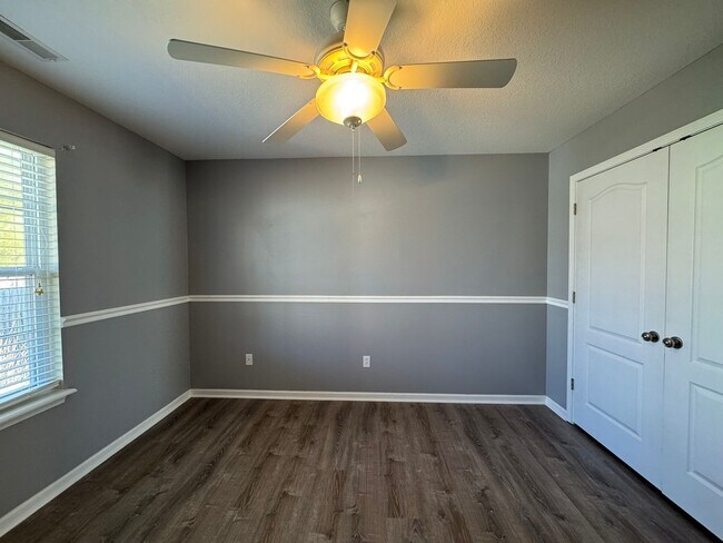Building Photo - 2603 Oakfield Dr