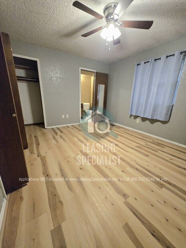 Building Photo - Charming Yukon 3 Bed 2 Bath Home