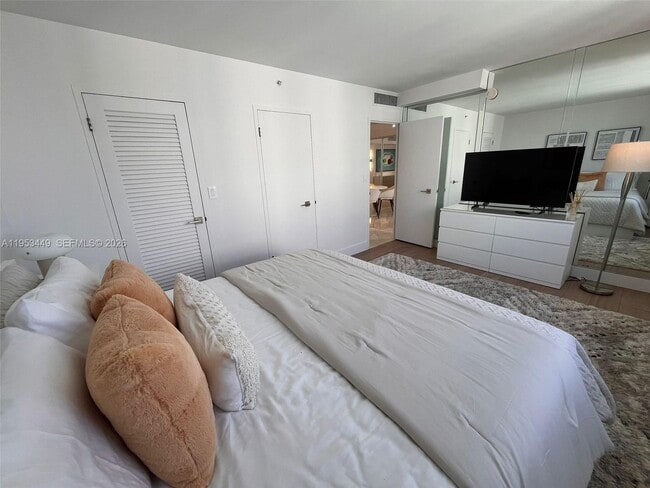 Building Photo - 9195 Collins Ave