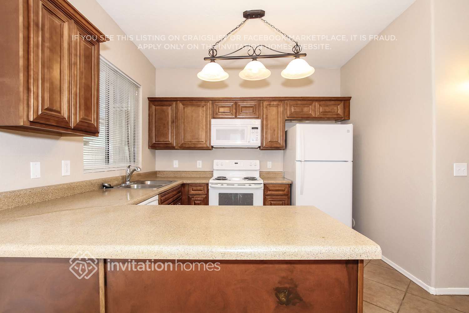Building Photo - 12170 W Yavapai Ln