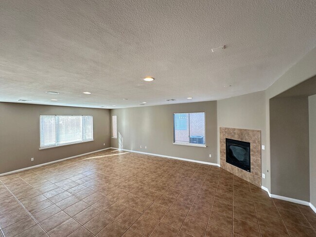 Building Photo - Mountains Edge-Pod 129