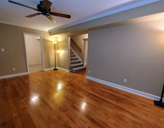 Building Photo - 2108 Valley Dale Ln