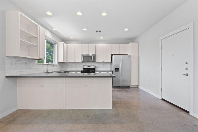Building Photo - 301 W Stassney Ln