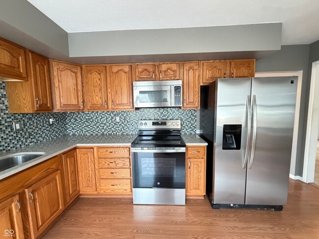 Building Photo - 911 Sunset Dr