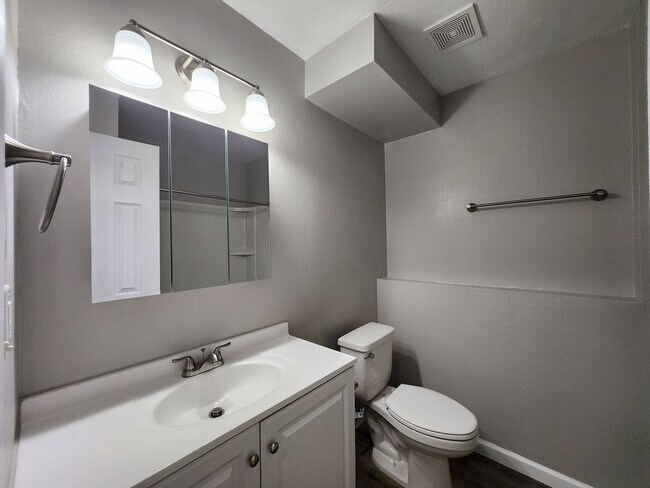 Building Photo - 2922 Straus Ln