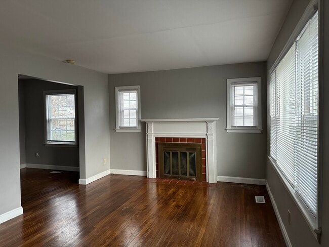 Building Photo - 635 Longview Dr