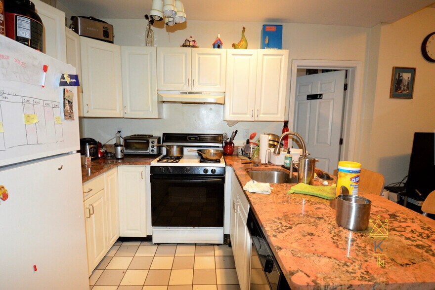 Building Photo - 322 St Paul St