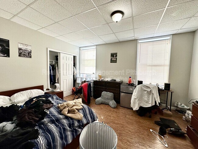 Building Photo - 335 Lawn St