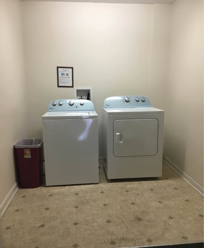 Building Photo - 18 Greenwood Dr