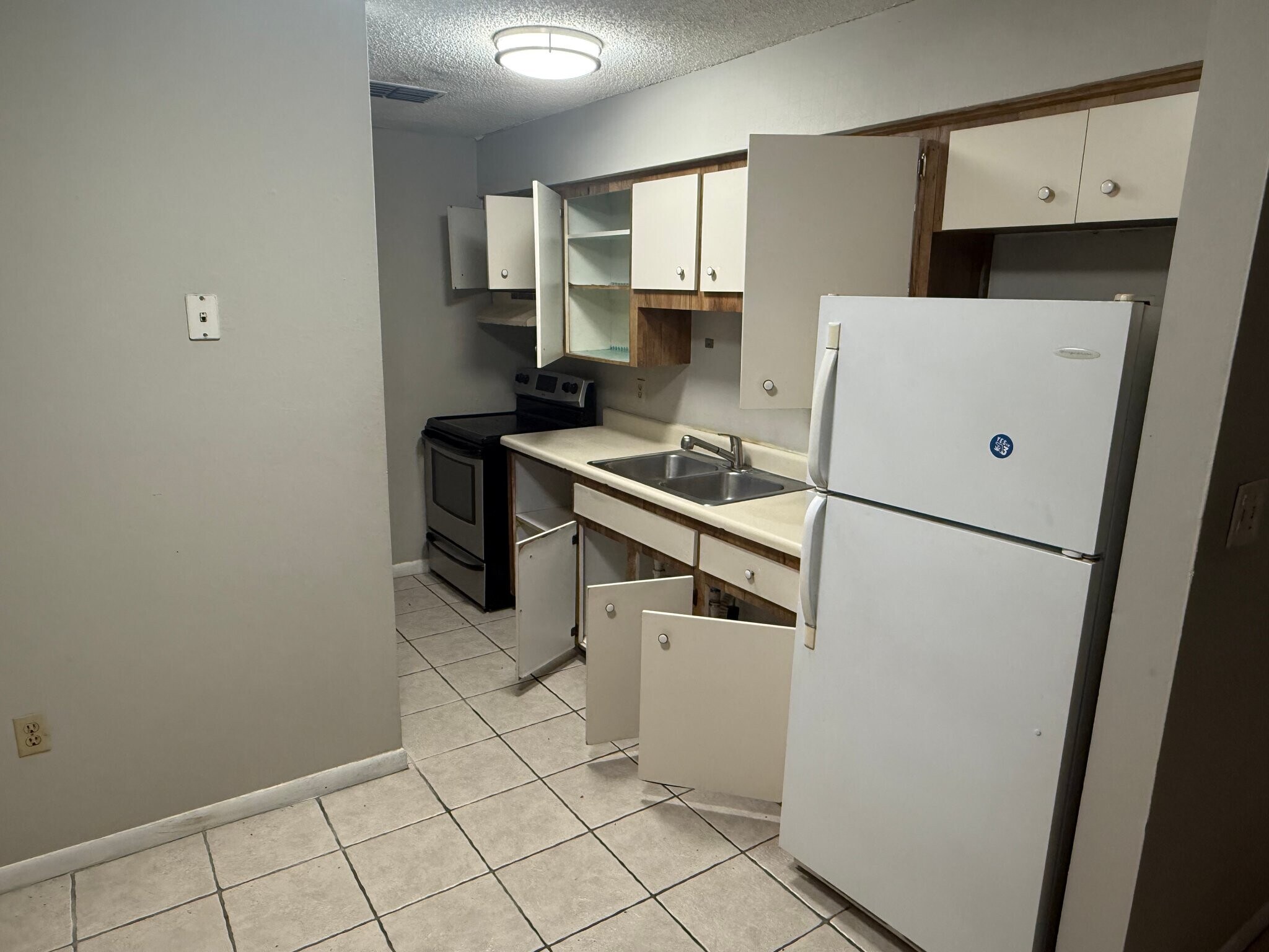 Building Photo - 3881 Janeen Cir
