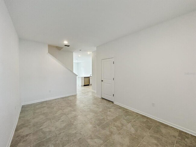 Building Photo - 2426 Skyline Lp