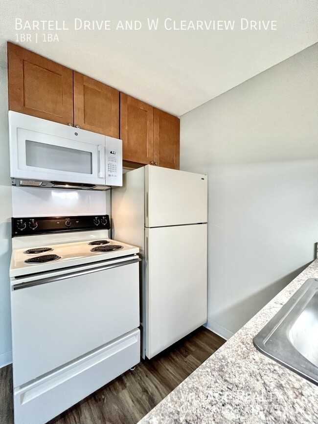 Building Photo - Newly-remodeled 1-Bed Convenient to I-83 &...