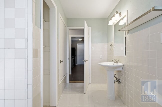 Building Photo - 2416 S 5th St