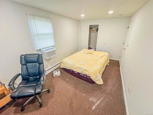 Building Photo - 70 Wynola Ave