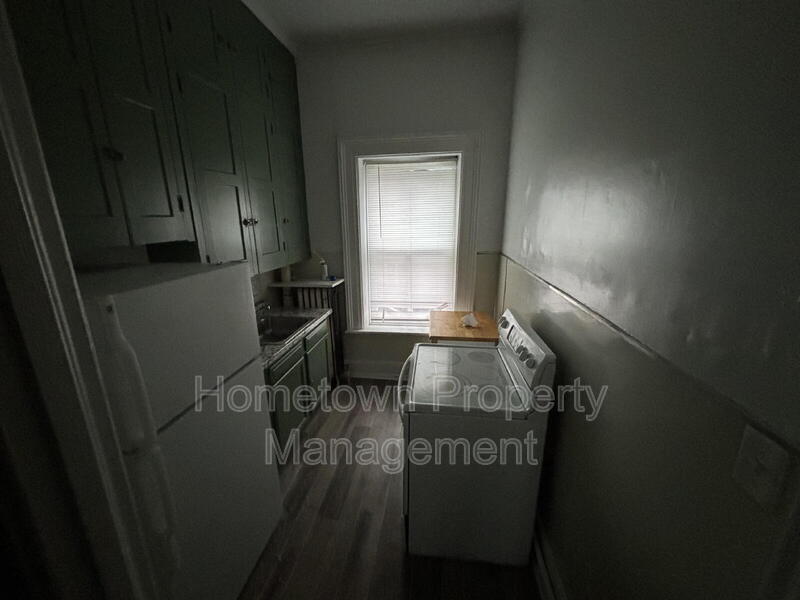 Building Photo - 319 E Sunbury St