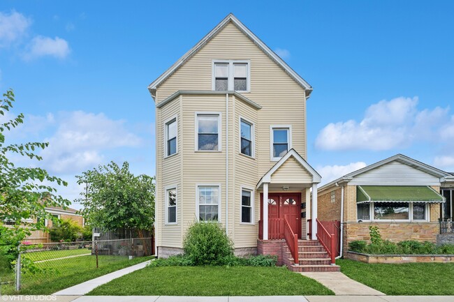 Primary Photo - 5104 N Austin Ave