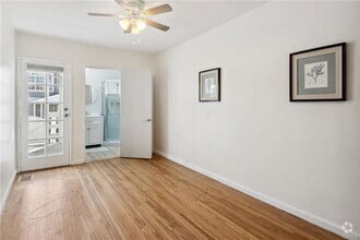 Building Photo - 526 Avenue A