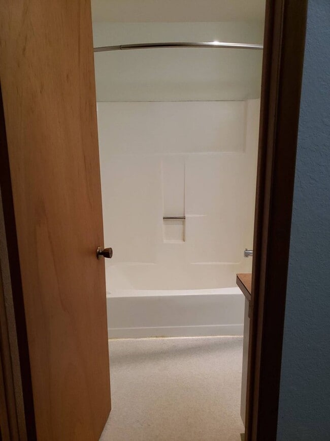 Building Photo - 2005 NE Terre View Dr