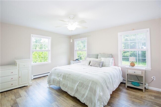 Building Photo - 663 Aquidneck Ave