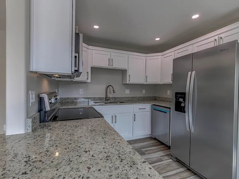 Building Photo - 405 E Mohave Rd