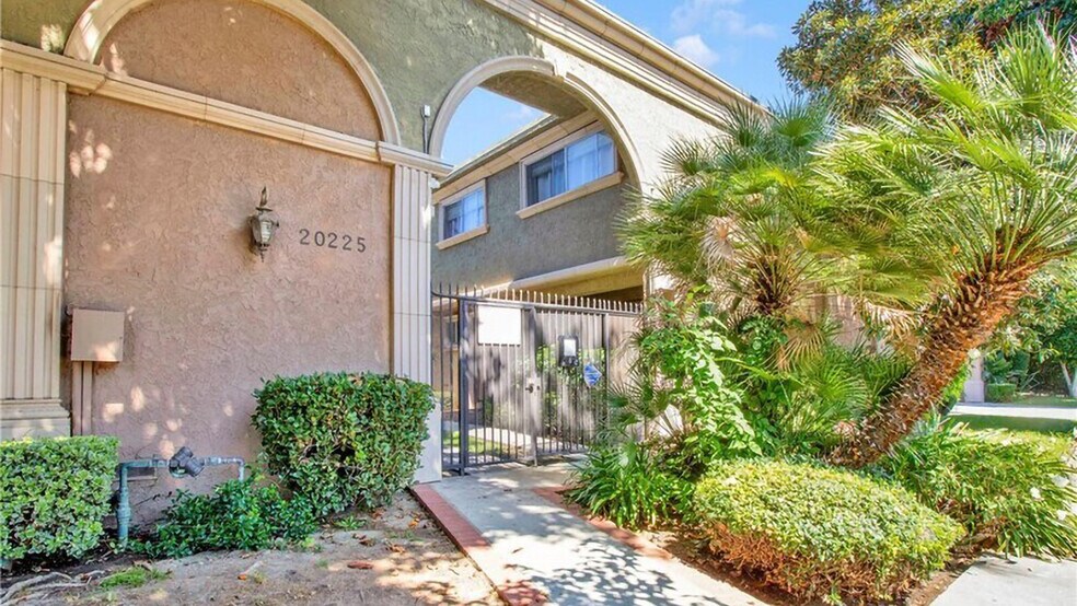 Building Photo - 20235 Cohasset St