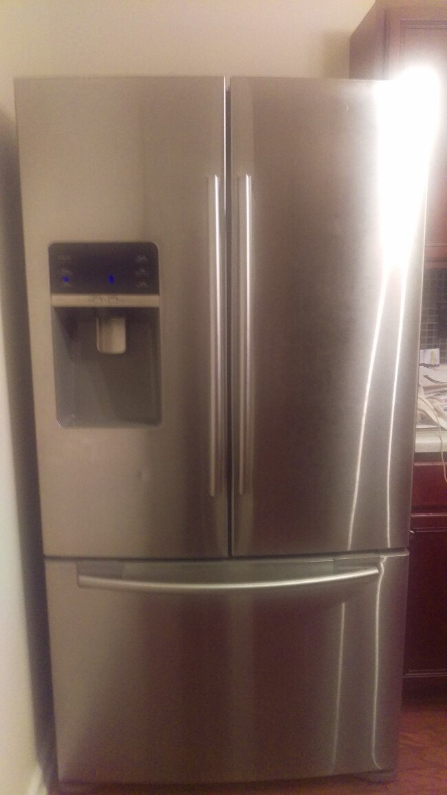 SPACIOUS REFRIGERATOR INCLUDED - 325 parc river blvd