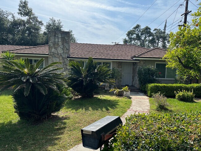 Primary Photo - 1705 N Santa Anita Ave