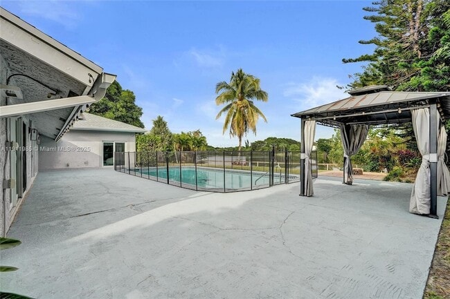 Building Photo - 1020 Bayberry Point Dr