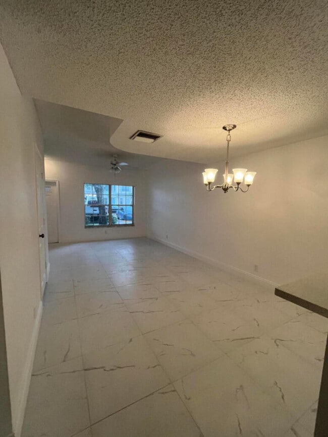 Building Photo - 7870 Dixie Beach Cir