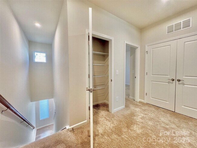 Building Photo - 5348 Somerset Hill Ln