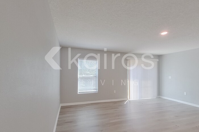 Building Photo - 1924 W Roseboro Dr