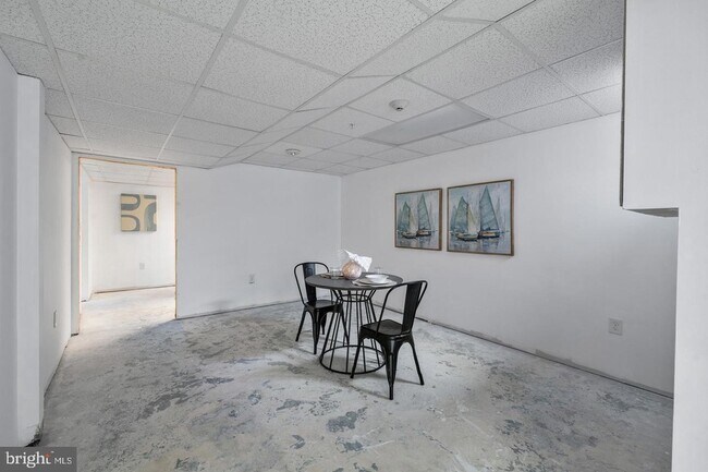 Building Photo - 9201 Rosemont Dr