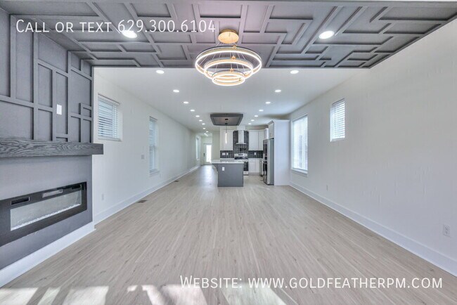 Building Photo - 402 E Trinity Ln